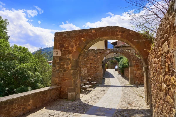 Portici Arco Del Villaggio Potes Cantabria Spagna — Foto Stock