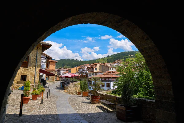 Potes Falu Arch Árkádos Cantabria Spanyolország — Stock Fotó