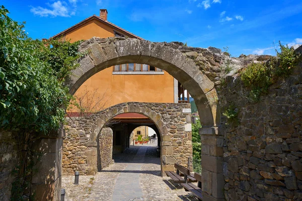 Potes Village Arch Arcades Cantabria Spain — Stock Photo, Image