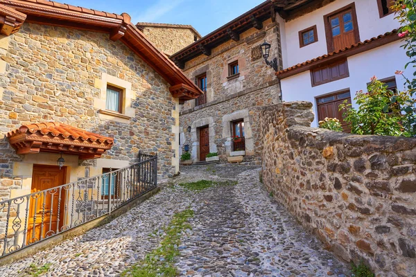 Фасади Potes Село Кантабрії Іспанії — стокове фото