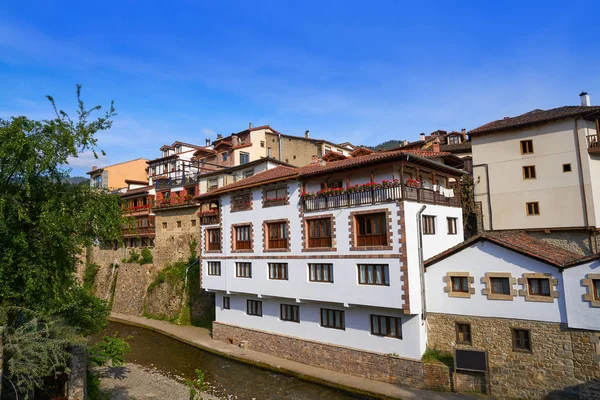 Potes Facciate Del Villaggio Cantabria Spagna — Foto Stock