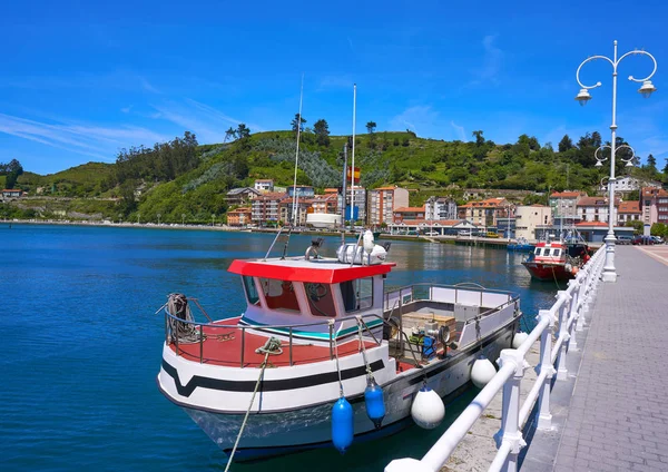 Ribadesella Havn Fiskerbåd Asturien Spanien - Stock-foto