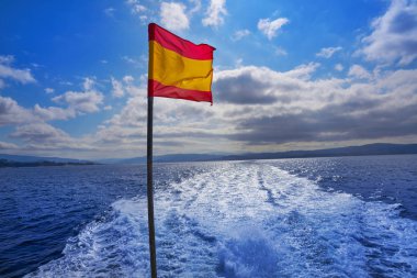 Vigo manzarası ve bayrak Galicia İspanya deniz