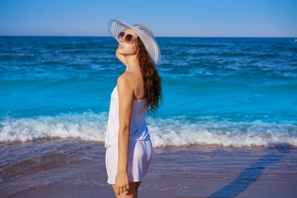 Ragazza Con Cappello Spiaggia Riva Mare Profilo Vista Con Abito — Foto Stock