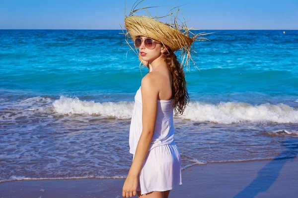 Menina Com Chapéu Praia Vista Perfil Costa Mar Com Vestido — Fotografia de Stock