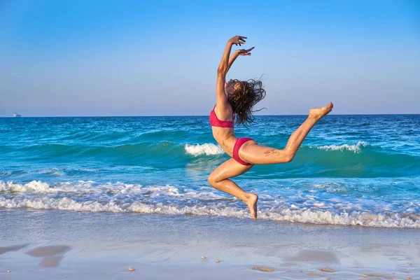 Acrobatic Gymnastics Bikini Girl Beach Blue Shore Summer — Stock Photo, Image