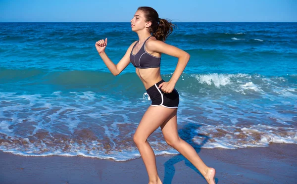 Tiener Runner Meisje Uitvoeren Strand Kust Zomer — Stockfoto