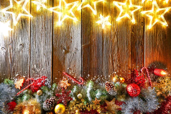 Vánoční Svítící Hvězdy Sněžná Jedle Vinobraní Dřevěné Pozadí Kopírovat Prostor — Stock fotografie