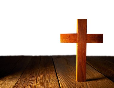 Hıristiyan ahşap beyaz ve ahşap arka plan üzerinde çapraz