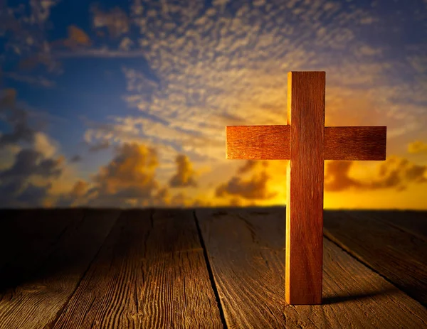 Křesťanské Dřevěný Kříž Západu Slunce Obloze Dřevěné Vyrobené — Stock fotografie