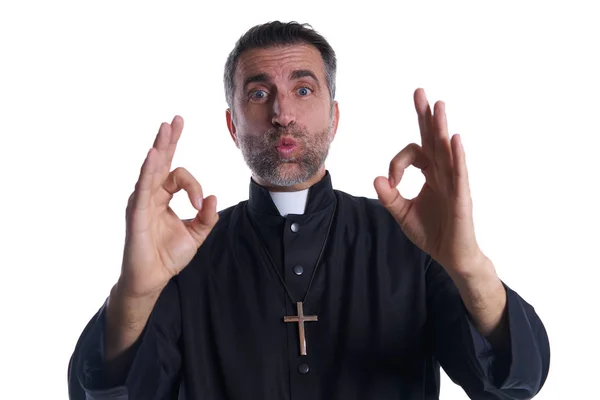 Priester Met Vinger Handen Ondertekenen Geïsoleerde Achtergrond — Stockfoto