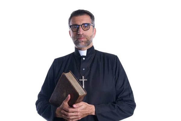 Portret Van Priester Met Het Heilige Bijbel Handen Geïsoleerd — Stockfoto