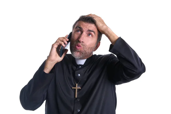 Beszélő Smartphone Telefon Vicces Kifejezés Őrült Pap — Stock Fotó