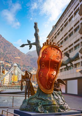 Andorra la Vella Salvador Dali Soyluların Pireneler 'deki heykeli