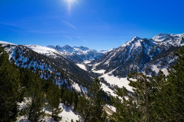 Baqueira Lerida Catalonia kayak merkezinde yer Pyrenees İspanya Aran vadisinde