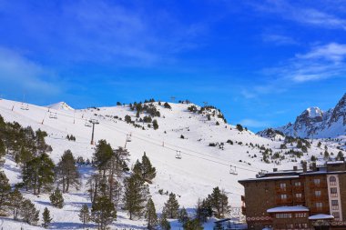 Grau Roig kayak merkezi Andorra 'da Grandvalira sektöründe Pyreenees