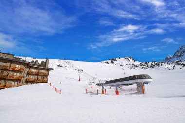 Grau Roig kayak merkezi Andorra 'da Grandvalira sektöründe Pyreenees