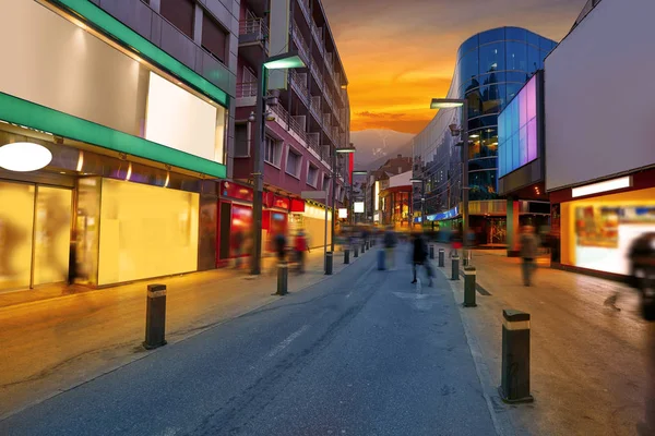 Bir Andorra Vella Ticari Alan Günbatımı Pirenelerde Sokak — Stok fotoğraf