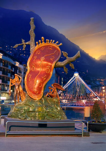 Andorra Vella Sonnenuntergang Salvador Dali Noblesse Temps Skulptur Den Pyrenäen — Stockfoto