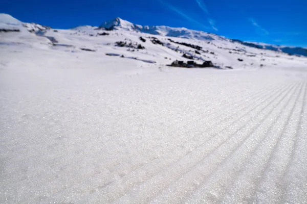 巴奎伊拉贝雷帽在莱里达加泰罗尼亚滑雪胜地在阿兰山谷的比利牛斯山西班牙 — 图库照片