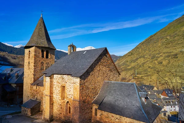 Iglesia Del Pueblo Escunhau Lérida Cataluña Del Valle Aran Pirineos —  Fotos de Stock
