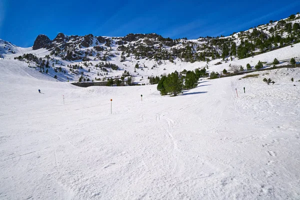 奥迪奥 阿尔卡利斯滑雪场在安道尔比利牛斯山脉 — 图库照片