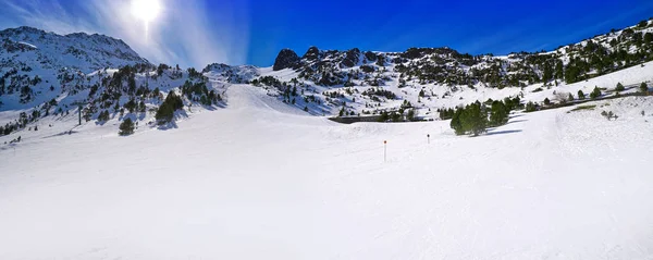 奥迪奥 阿尔卡利斯滑雪场在安道尔比利牛斯山脉 — 图库照片