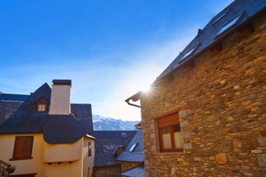 Lerida Katalonya İspanya Pyrenees Aran Valley, Salardu Köyü