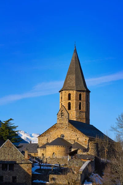 アラン谷のスペイン ピレネー山脈のレリダがカタルーニャ州 Salardu 村の教会 — ストック写真