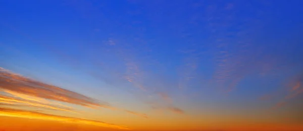 Sonnenuntergang Wolken Himmel Orange Und Blau Hintergrund — Stockfoto