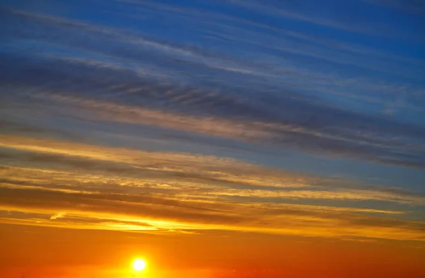 Céu Nuvens Pôr Sol Fundo Laranja Azul — Fotografia de Stock