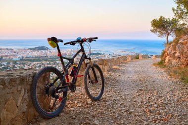 Denia Alicante Mtb bisiklet dağ bisikleti Camino Colonia ile Montgo üzerinden izlemek
