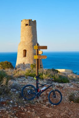 Dağ bisikleti ile Alicante Denia Torre del Gerro Kulesi