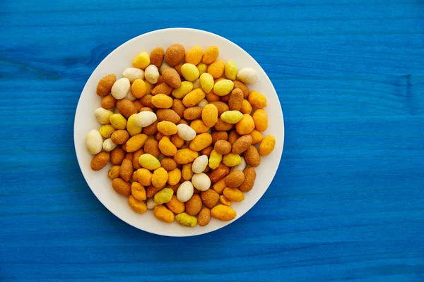 Crocante Amendoins Quente Asiático Estilo Uma Mesa Madeira Azul — Fotografia de Stock