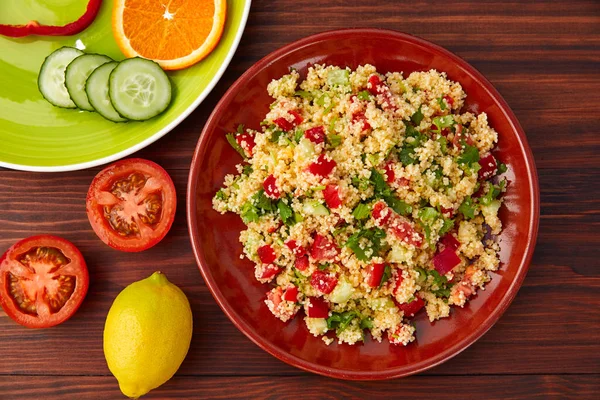 Tabule Aantal Plaatsen Couscous Salade Vers Met Groenten — Stockfoto