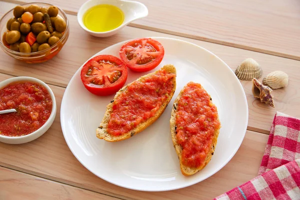 Brot Getoastete Scheiben Mit Geriebenen Tomaten Katalonien Stil Pfanne Tomaten — Stockfoto