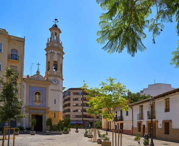 西班牙瓦伦西亚市的帕特拉克斯广场广场和教堂 — 图库照片