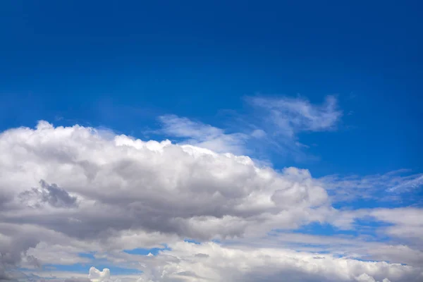 Modrá Letní Obloha Mraky Cumulus Bílá — Stock fotografie