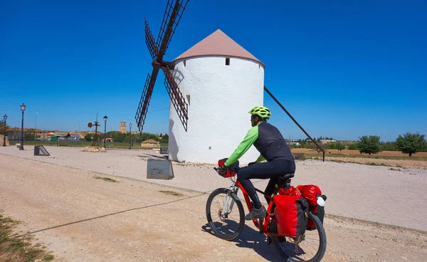 Motoros Kerékpár Szélmalom Kasztília Mancha Mellett Camino Santiago Zarándok — Stock Fotó