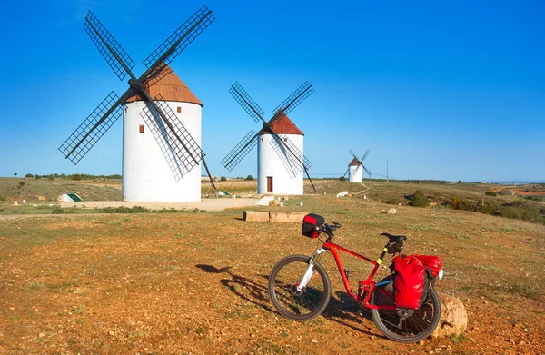 쿠엥카 스페인의 차에서에 순례자 자전거 — 스톡 사진