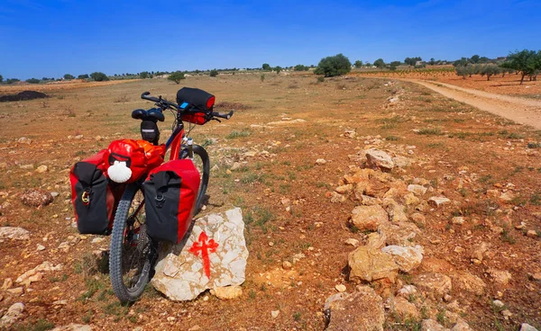세인트 제임스 순례자 자전거 Templarios 십자가 스페인의 카미노 산티아고 — 스톡 사진