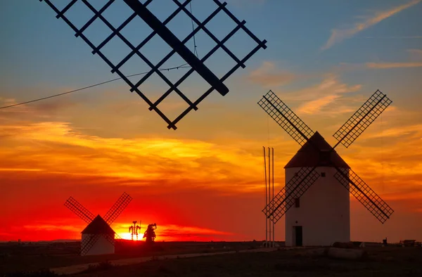 德尔库尔沃风车在昆卡的卡斯蒂利亚 — 图库照片