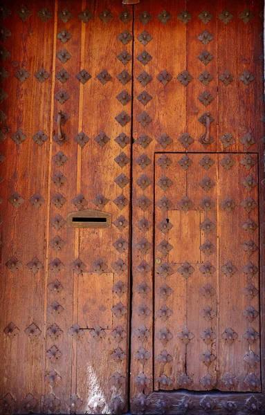 Dřevěné Dveře Toledo Staré Hřebíky Španělsko — Stock fotografie