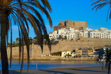 Peniscola manzarası ve castle beach Castellon, İspanya