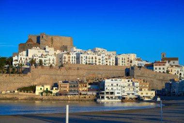 Peniscola manzarası ve castle beach Castellon, İspanya