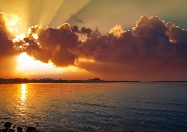 来自西班牙阿利坎特拉斯罗塔斯海滩的德尼亚日落 — 图库照片
