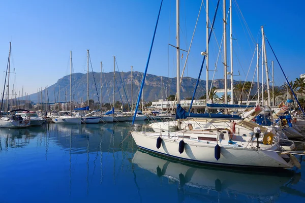 Denia Småbåtshamnen Alicante Spanien Vid Medelhavet Med Montgo Berg — Stockfoto