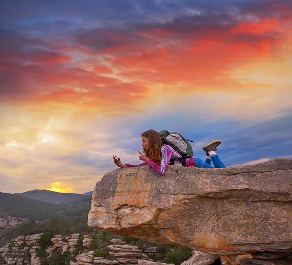 Hiker Teen Girl Selfie Smartphone Peak Mountain Sunset — Stock Photo, Image