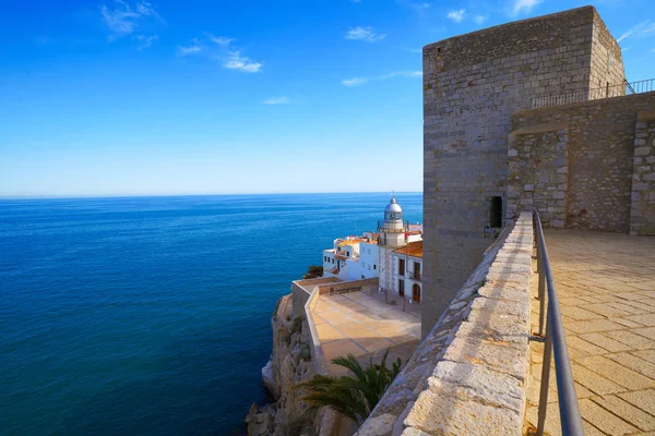 ペニスコラ灯台と地中海スペインのカステリョンの村 — ストック写真