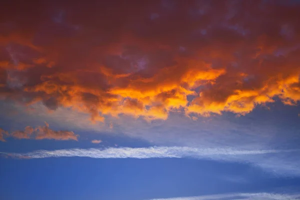 Puesta Sol Cielo Nubes Naranja Azul Colores —  Fotos de Stock